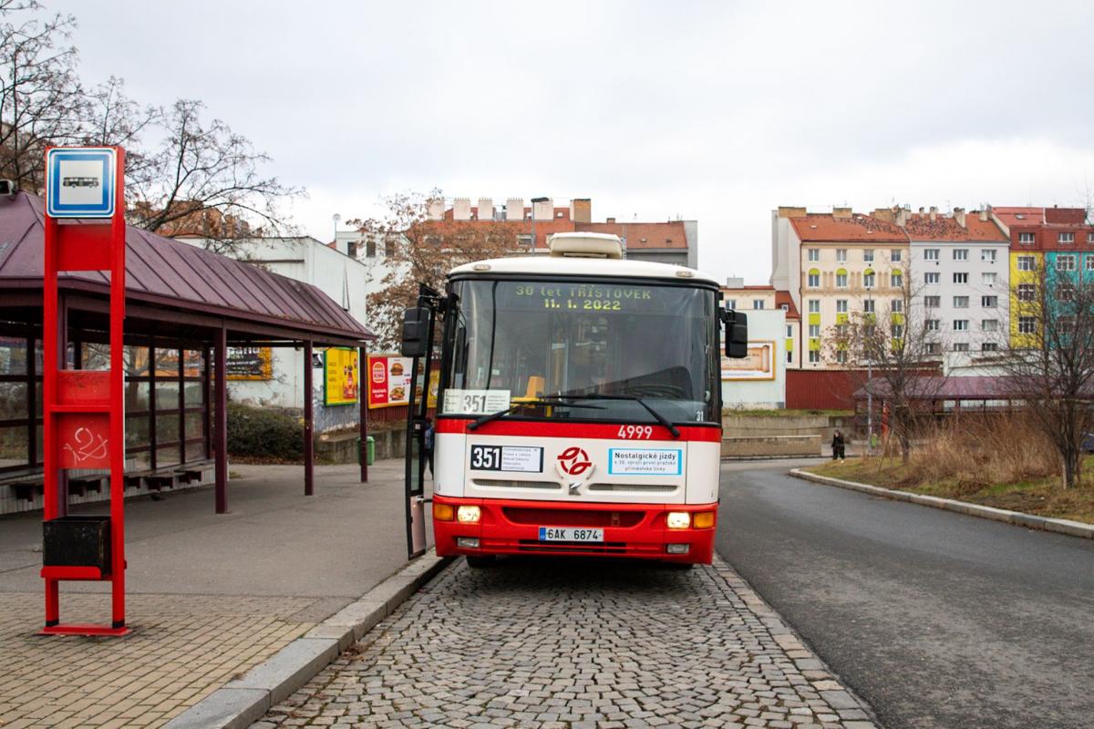 Před 30 lety vyjely první příměstské autobusové linky do okolí Prahy