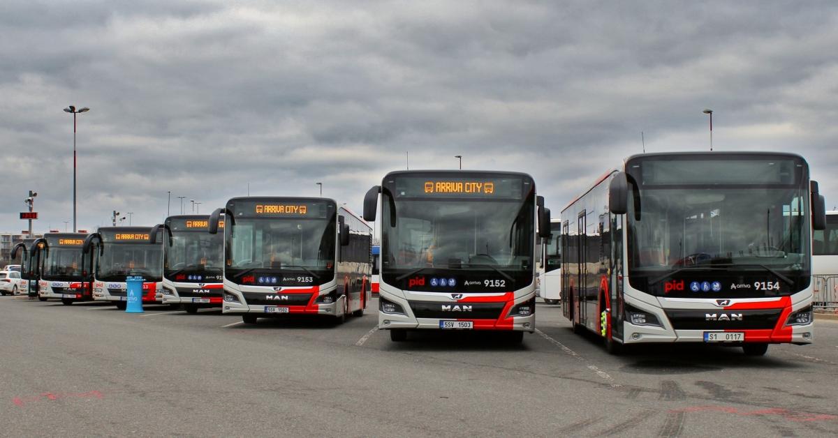MAN předal Arrivě sedm nových městských autobusů pro PID
