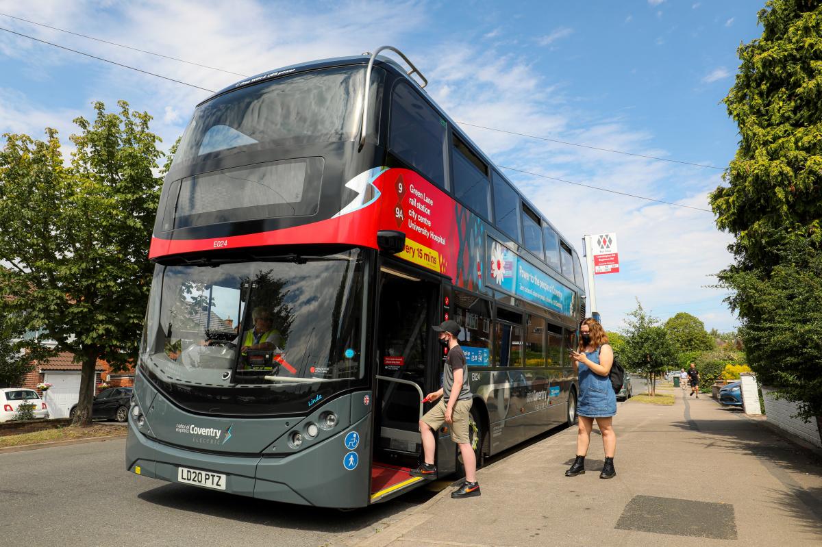 130 elektrických double deckerů pro anglické Coventry