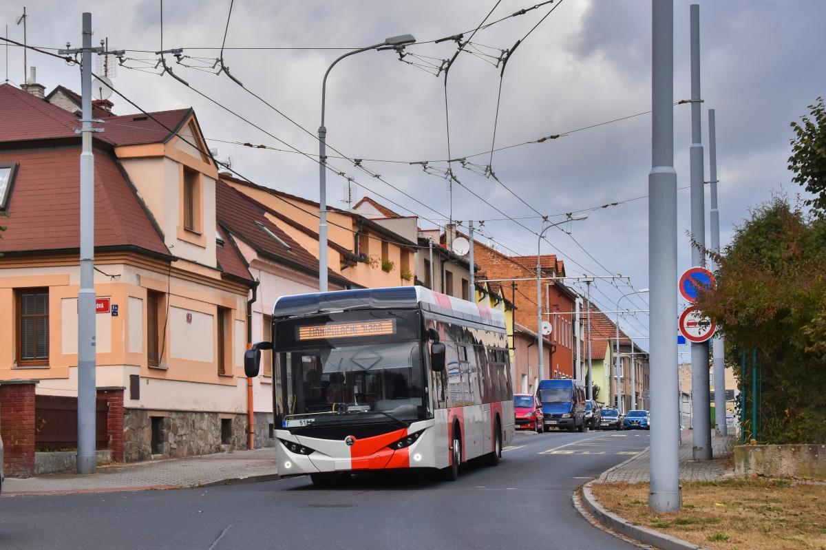 Brno, Budapešť, Ploješť, Plzeň, Mediaș, Saint-Étienne, Sofie, Târgu Jiu. Testované trolejbusy v ulicích Plzně.