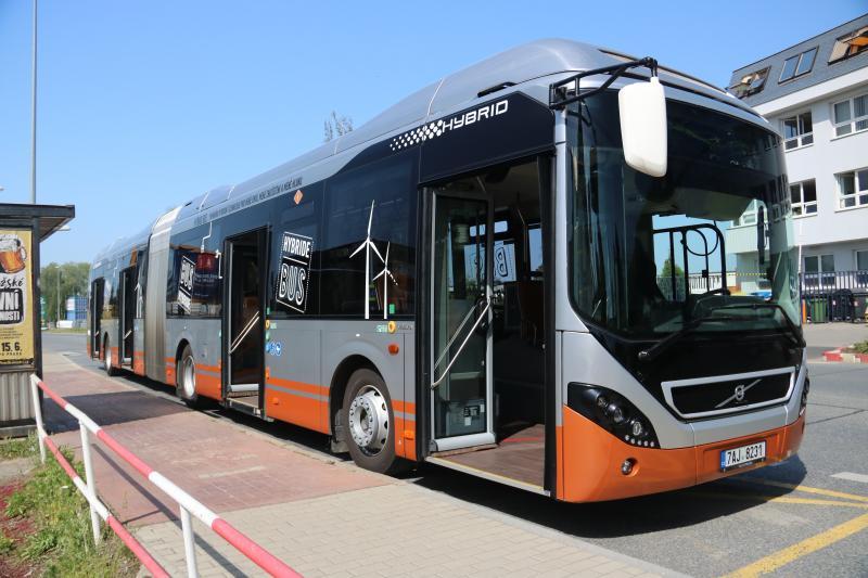 Až 140 hybridních kloubových autobusů pro Prahu