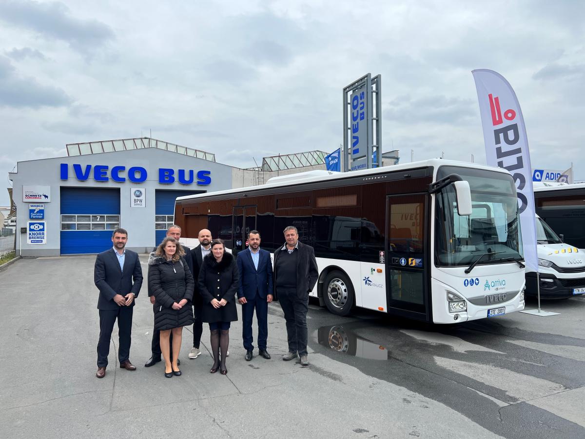 ARRIVA autobusy převzala nová vozidla pro Olomoucký kraj