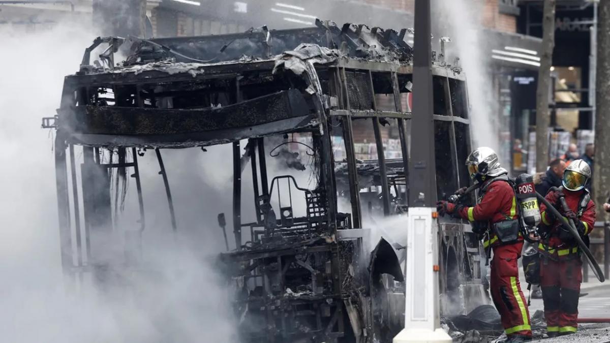 V Paříži dočasně stahují z provozu autobusy značky Bolloré 
