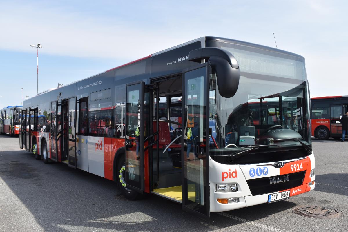 Autobusový den PID v Praze - Letňanech obrazem