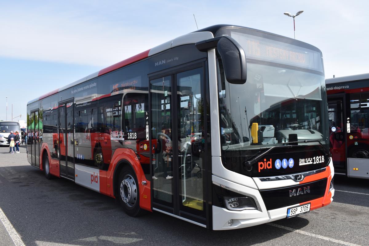 Autobusový den PID v Praze - Letňanech obrazem