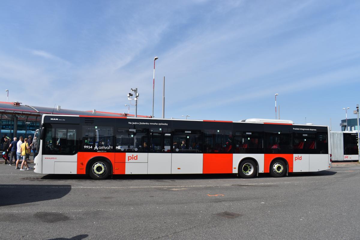 Autobusový den PID v Praze - Letňanech obrazem