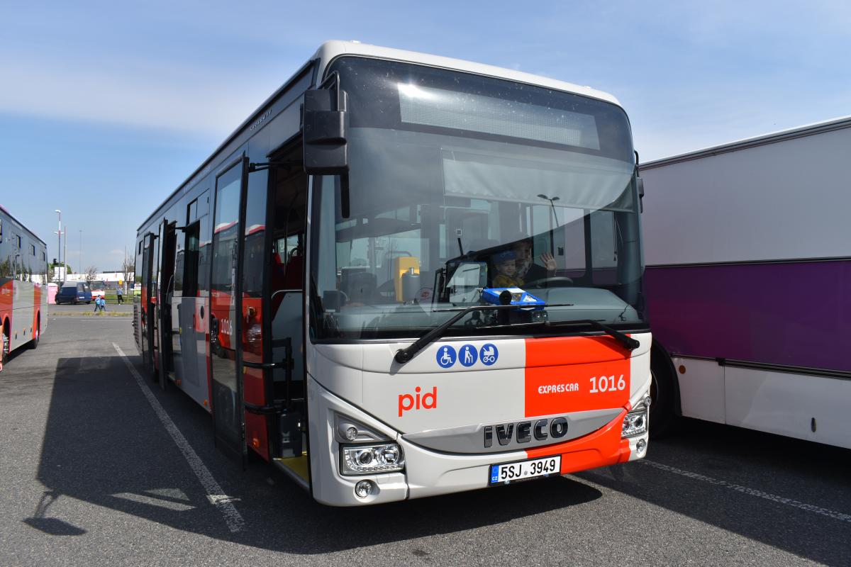 Autobusový den PID v Praze - Letňanech obrazem