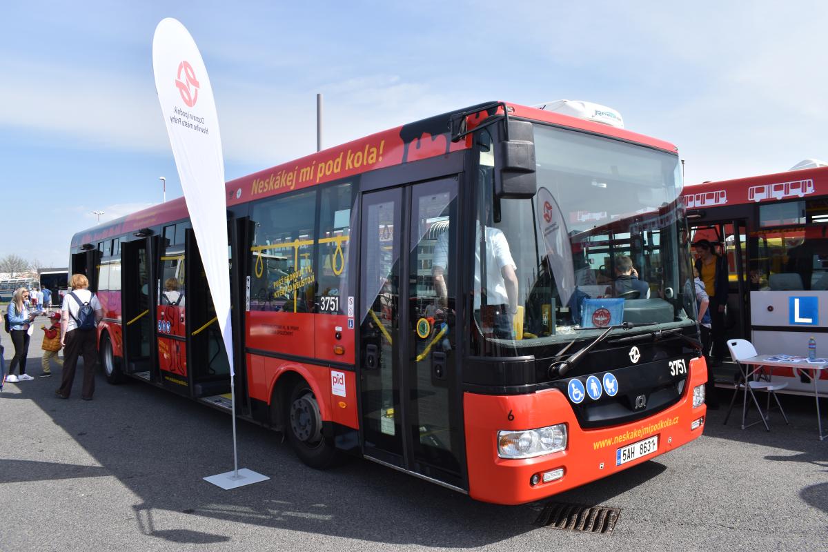 Autobusový den PID v Praze - Letňanech obrazem