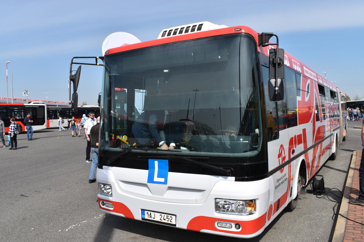 Autobusový den PID v Praze - Letňanech obrazem