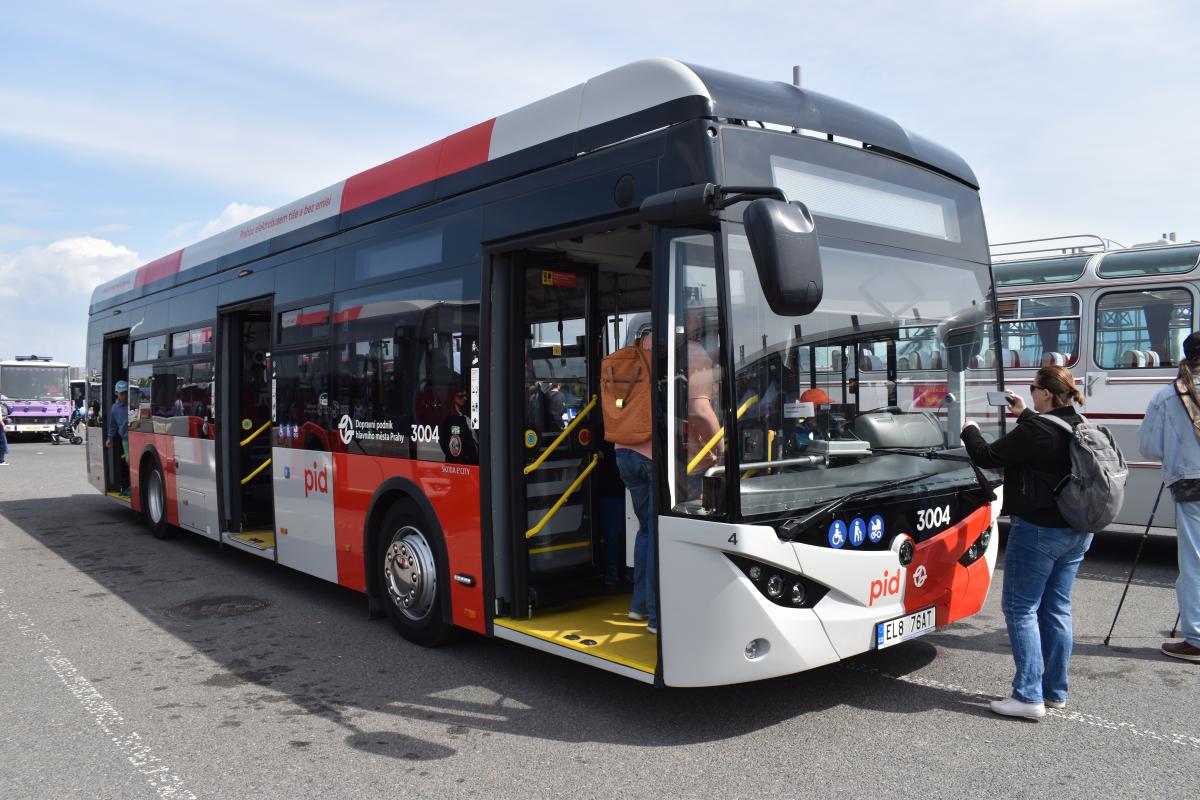 Autobusový den PID v Praze - Letňanech obrazem