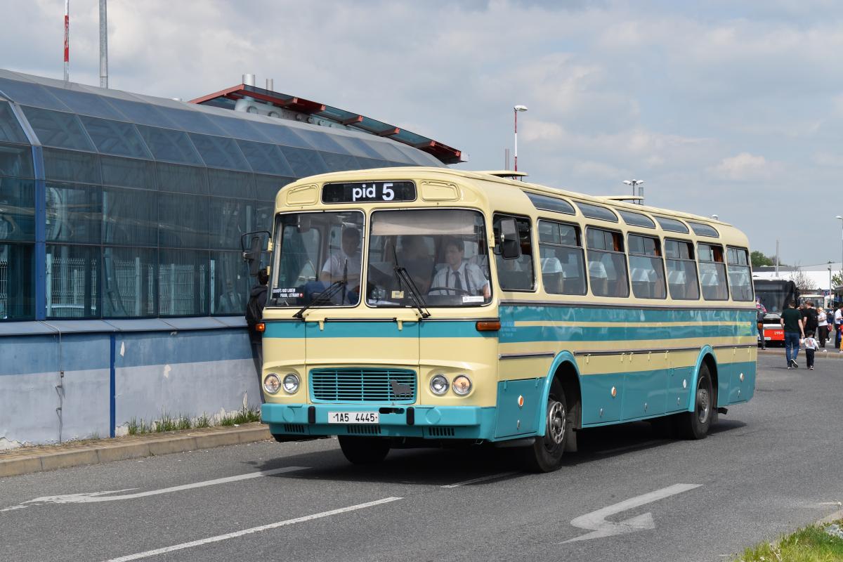 Autobusový den PID v Praze - Letňanech obrazem