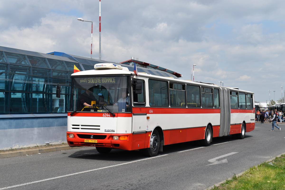 Autobusový den PID v Praze - Letňanech obrazem