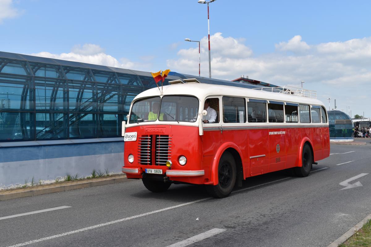 Autobusový den PID v Praze - Letňanech obrazem