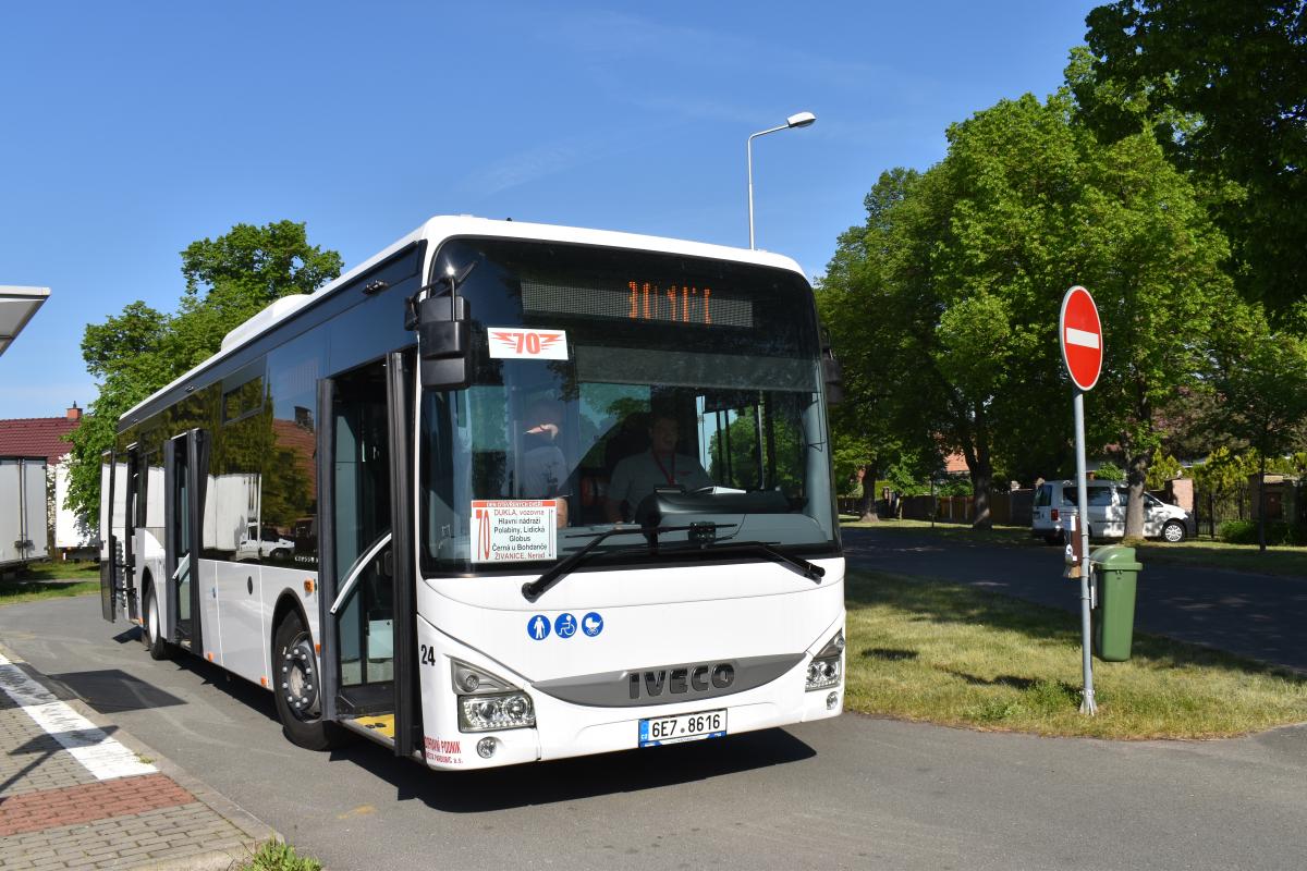 Den otevřených dveří v DP města Pardubic - obrazem