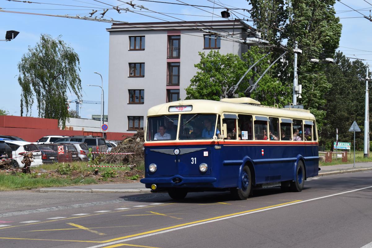 Den otevřených dveří v DP města Pardubic - obrazem