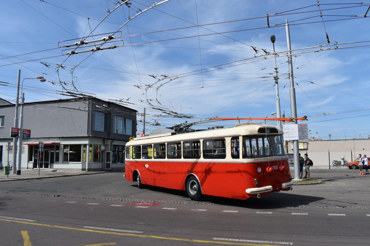 Den otevřených dveří v DP města Pardubic - obrazem