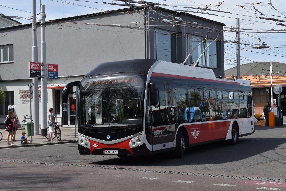 Den otevřených dveří v DP města Pardubic - obrazem