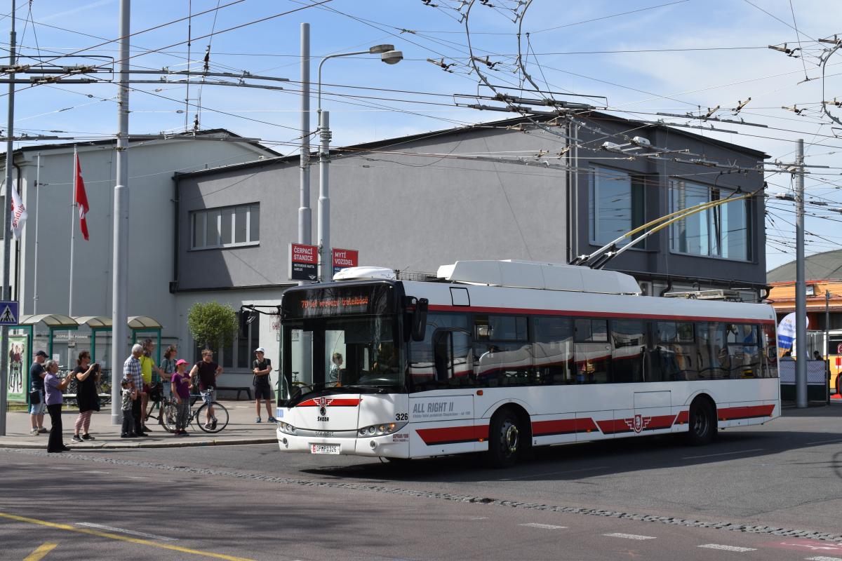 Den otevřených dveří v DP města Pardubic - obrazem