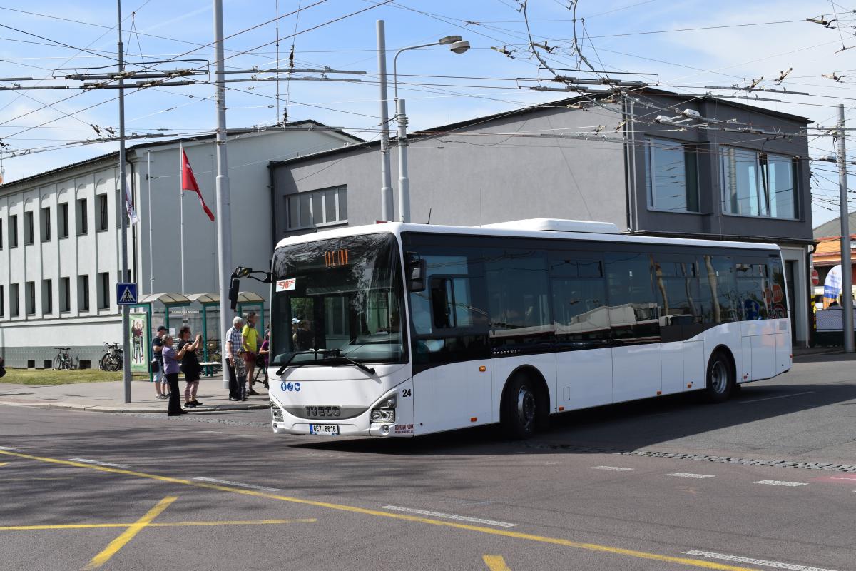 Den otevřených dveří v DP města Pardubic - obrazem