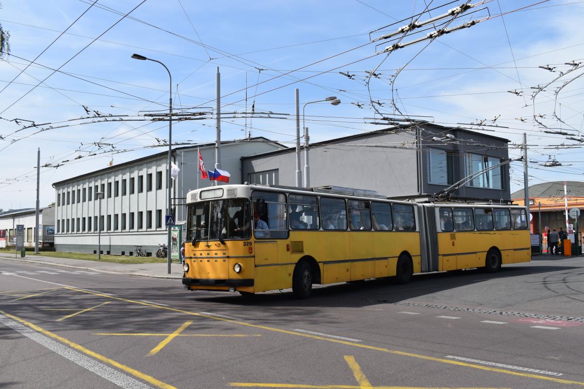 Den otevřených dveří v DP města Pardubic - obrazem