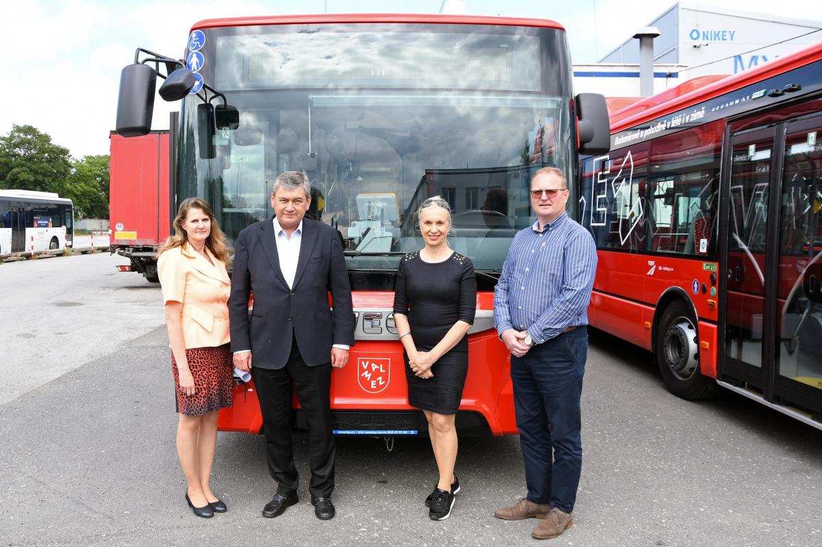 Do ulic Valašského Meziříčí vyrazí zcela nové autobusy Urbanway