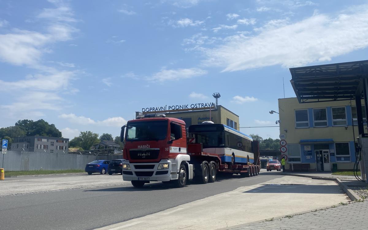 Autobusy z Česka pomohou na Ukrajině 