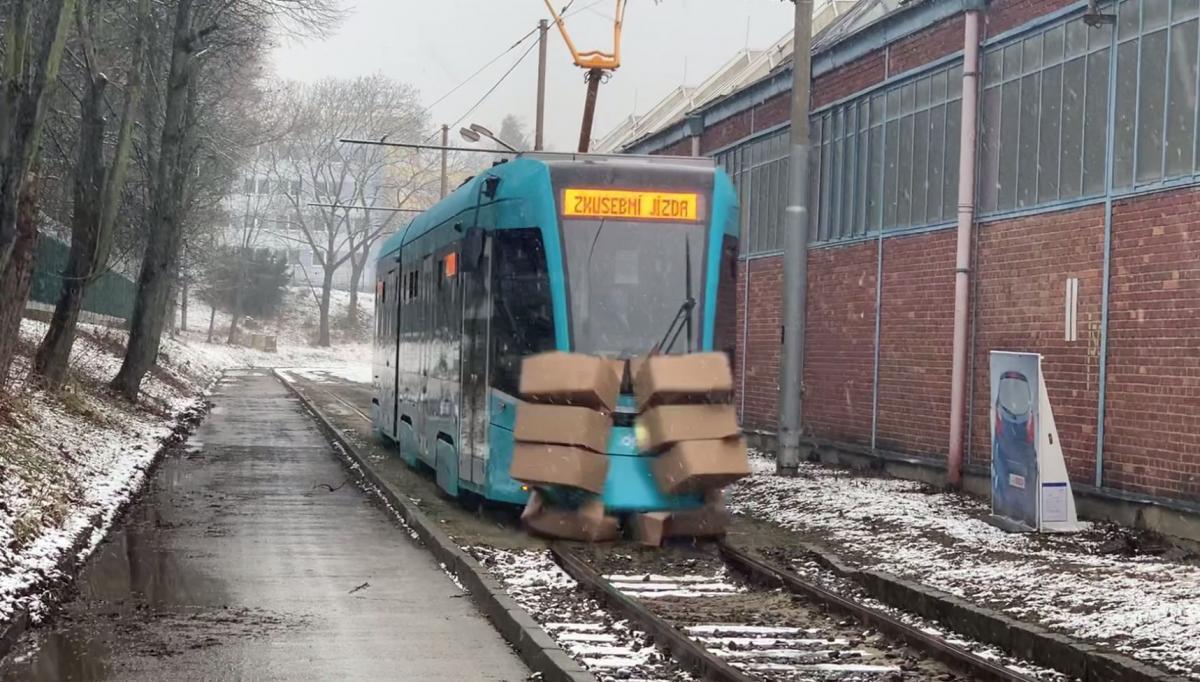 DPO instaluje antikolizní systém do všech tramvají Stadler 