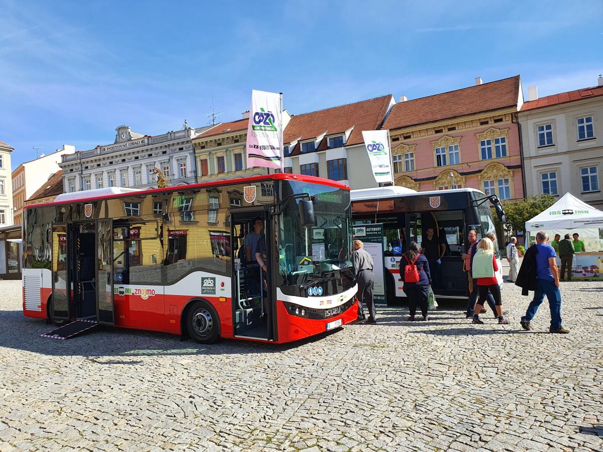 Ve Znojmě se představily nové autobusy, vyjedou od nového roku
