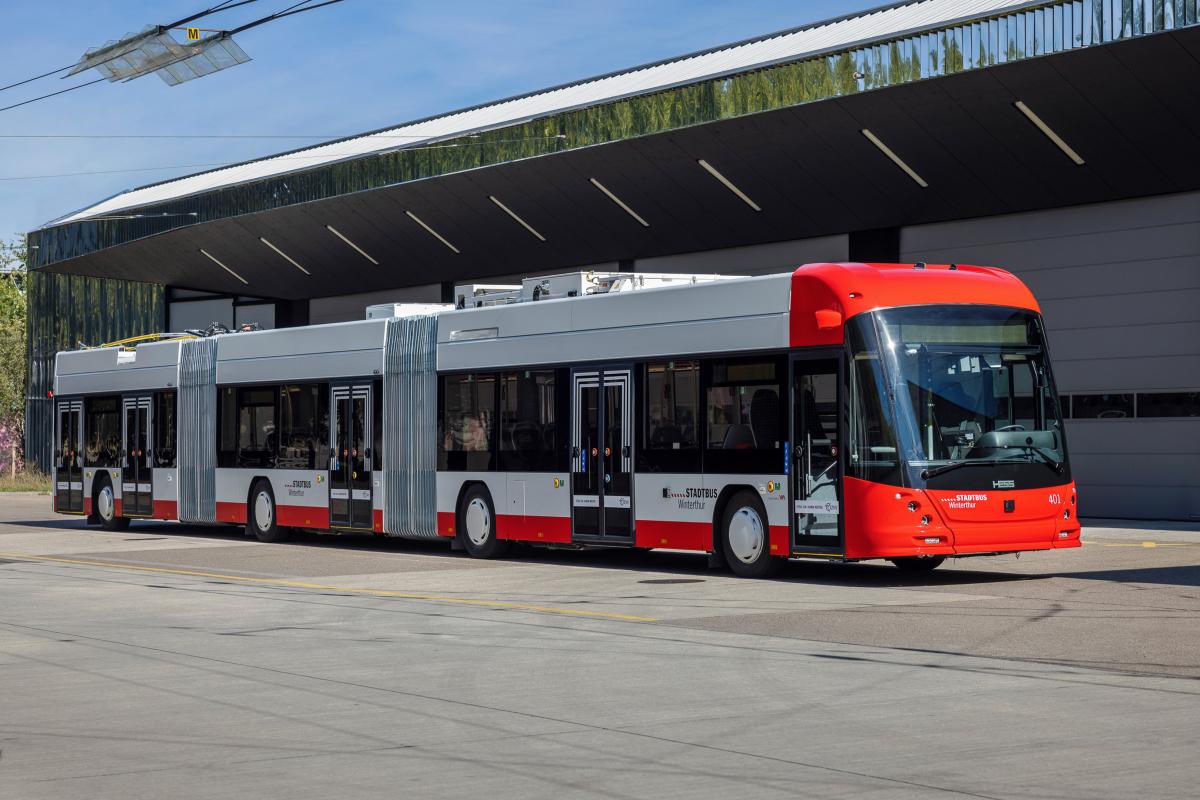 První dvoukloubový trolejbus na silnicích ve Winterthuru ve Švýcarsku