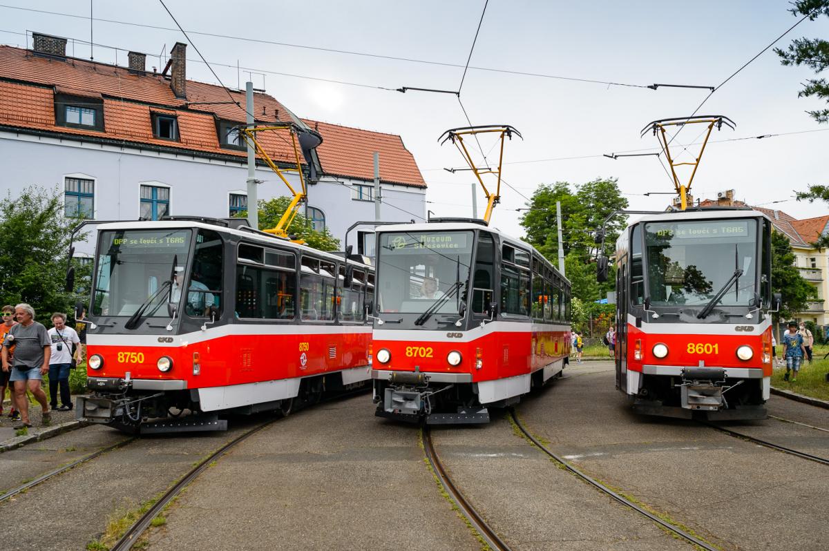 Z Prahy přijede na Ukrajinu 20 tramvají a 2 autobusy