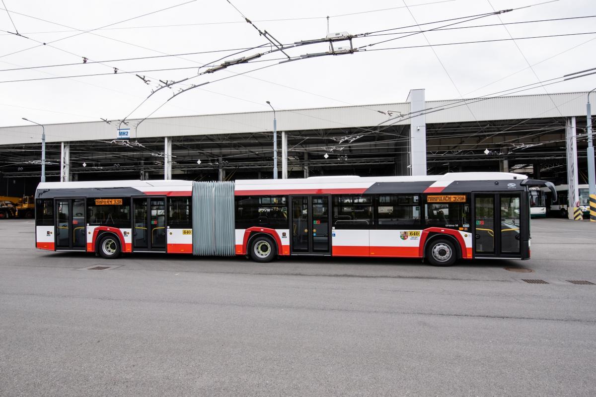 Autobusová flotila PMDP zase mladší