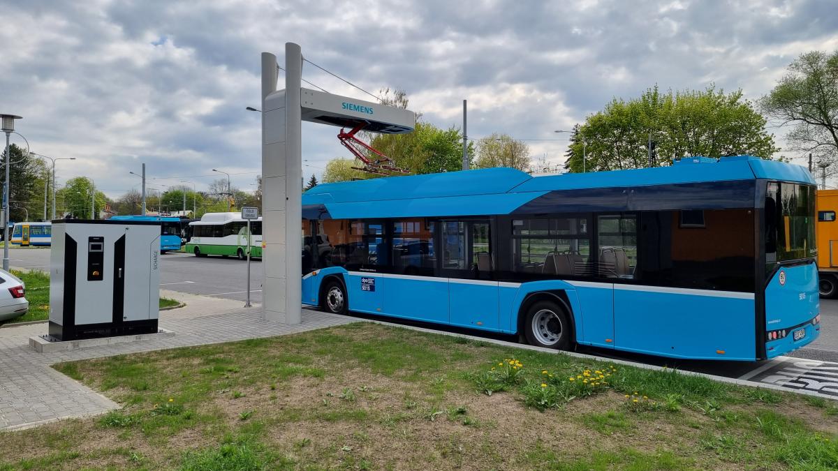 V centru Ostravy vzniká nová rychlonabíjecí stanice pro elektrobusy