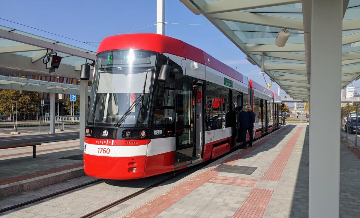 Do Brna dorazila první nová obousměrná tramvaj od Škoda Group
