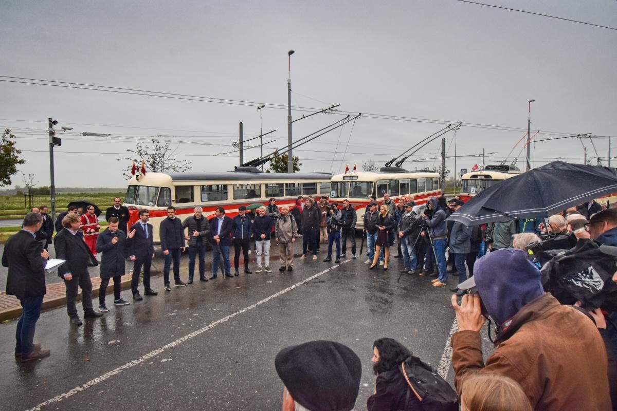 Návrat k zahájení zkušebního provozu na nové trolejbusové trati do Čakovic