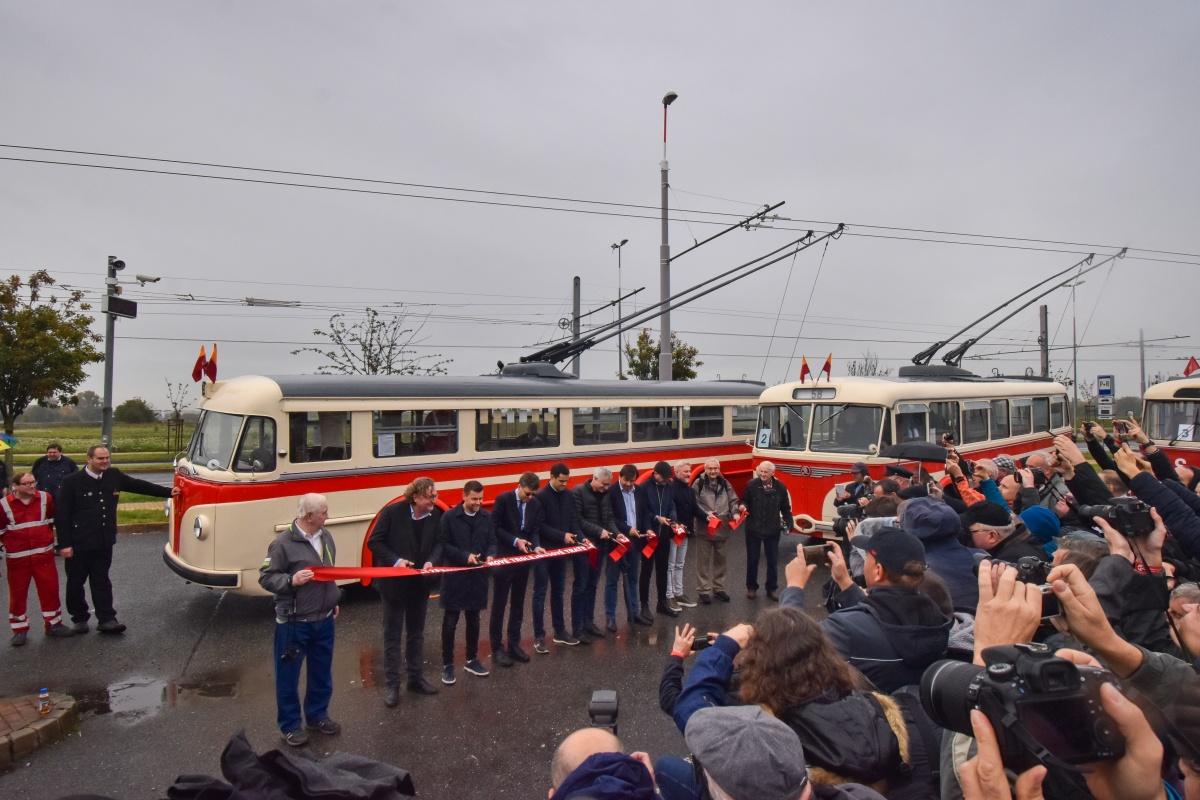 Návrat k zahájení zkušebního provozu na nové trolejbusové trati do Čakovic