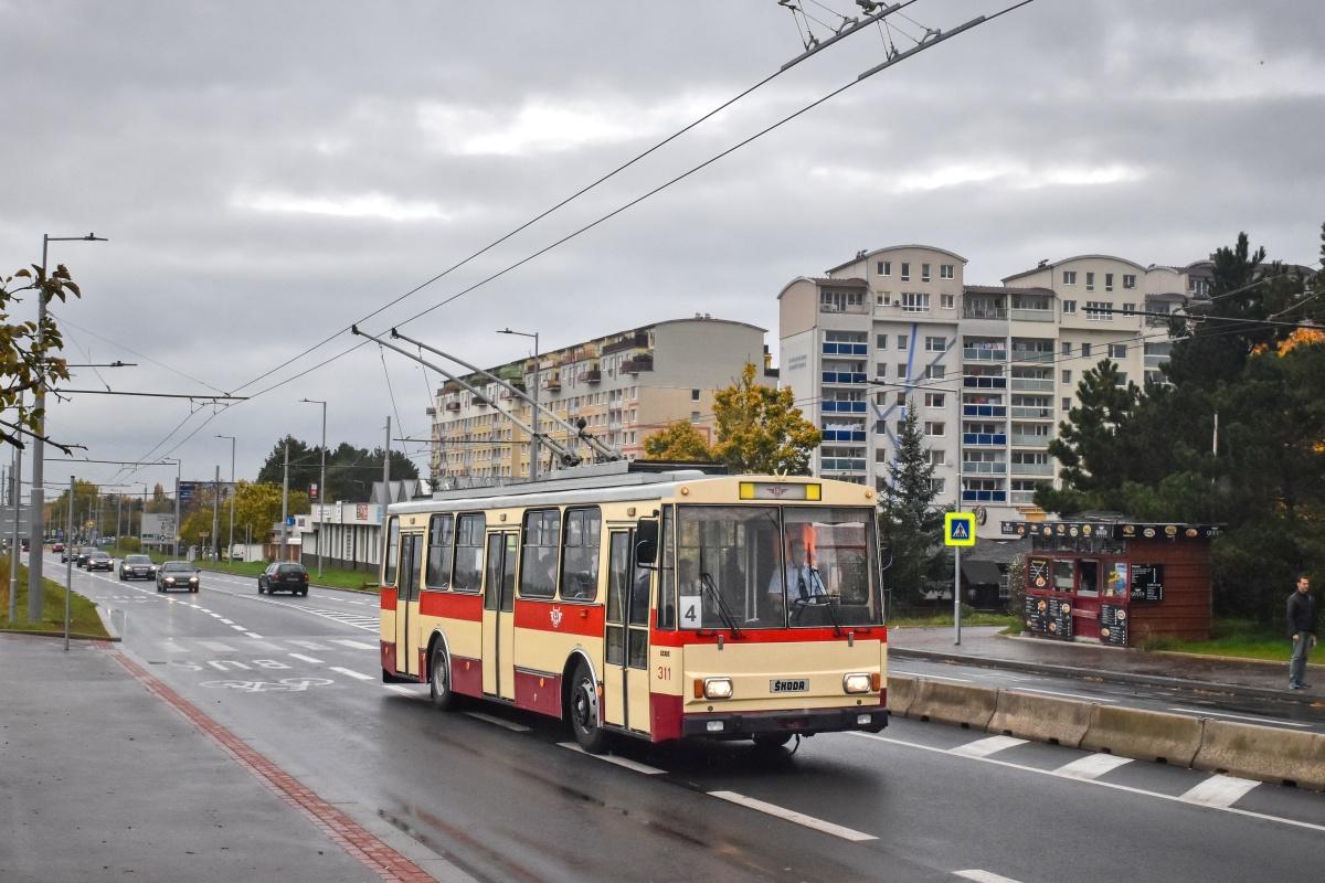 Návrat k zahájení zkušebního provozu na nové trolejbusové trati do Čakovic
