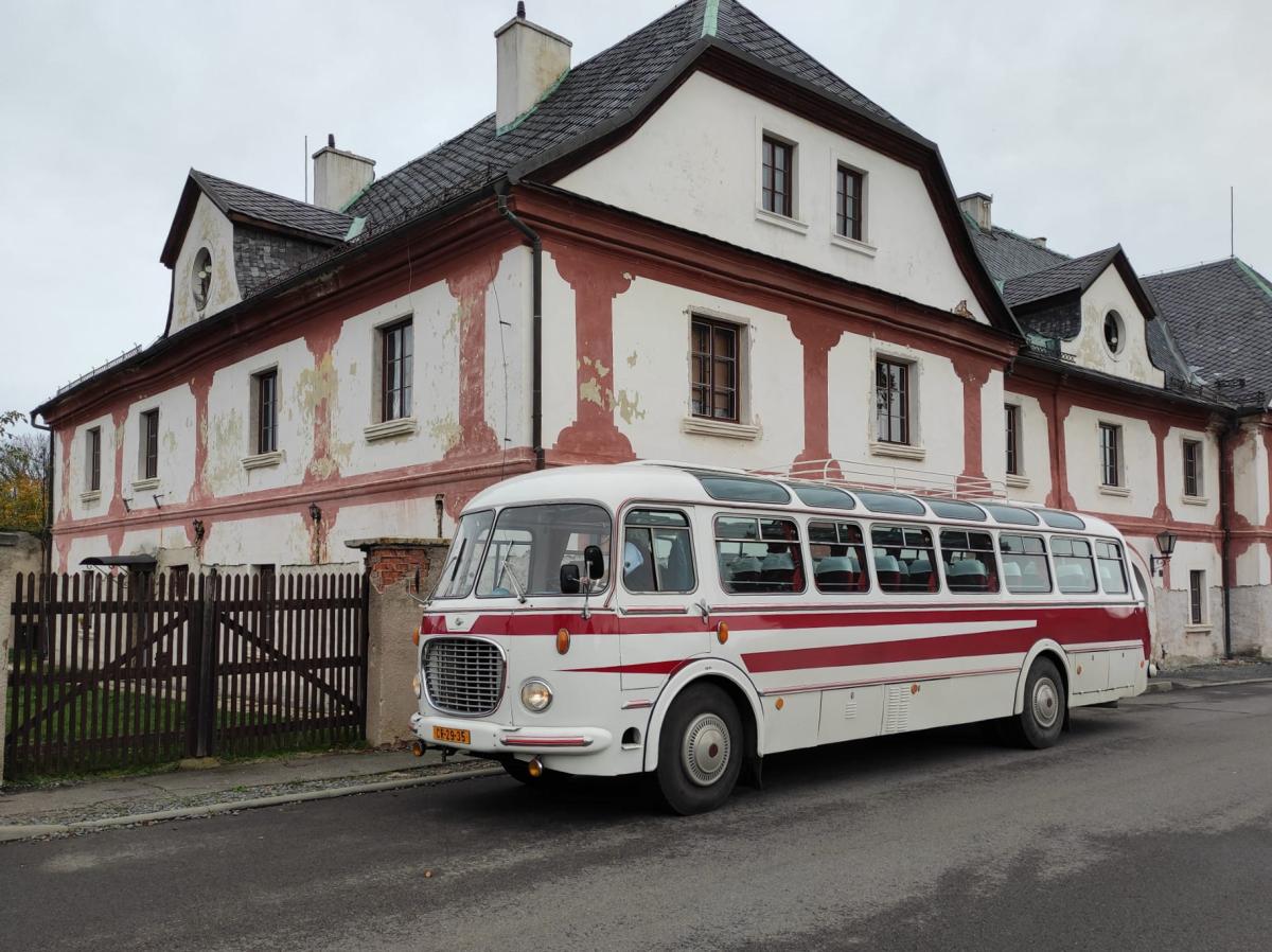 Sbírka autobusů Muzea karosářství ve Vysokém Mýtě se rozrostla o nové exponáty