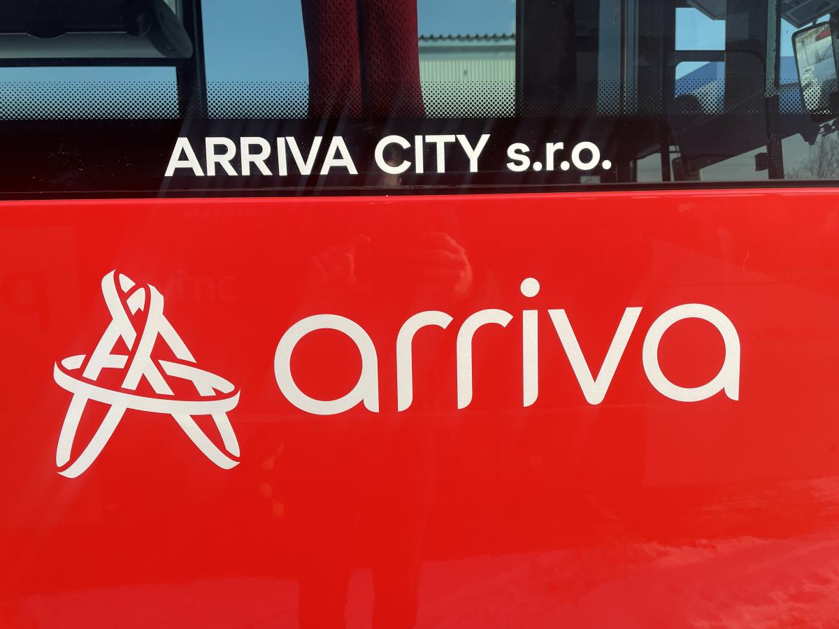 Cestující na Jílovsku a Strančicku vozí nové nízkopodlažní autobusy