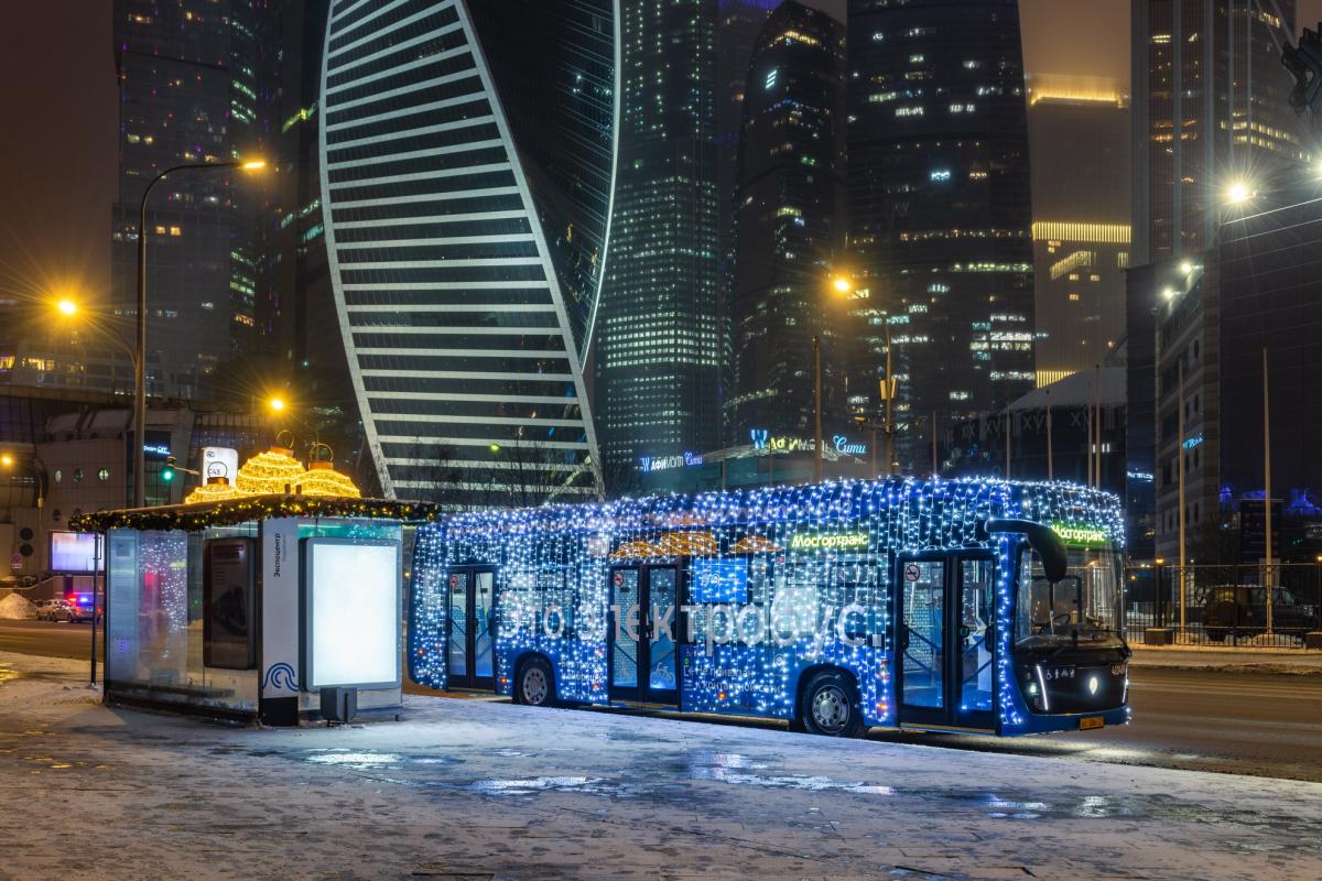 Moskva má 1 050 elektrických autobusů, všechny ruské výroby