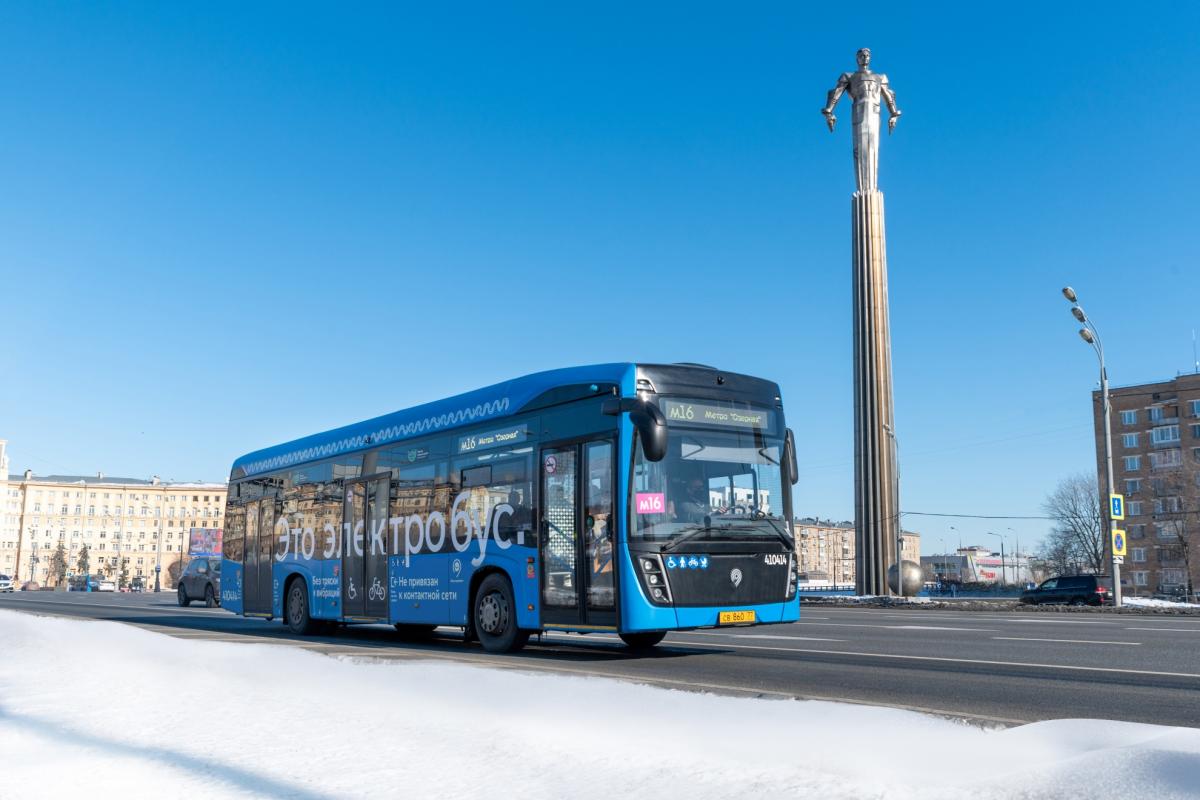 Moskva má 1 050 elektrických autobusů, všechny ruské výroby