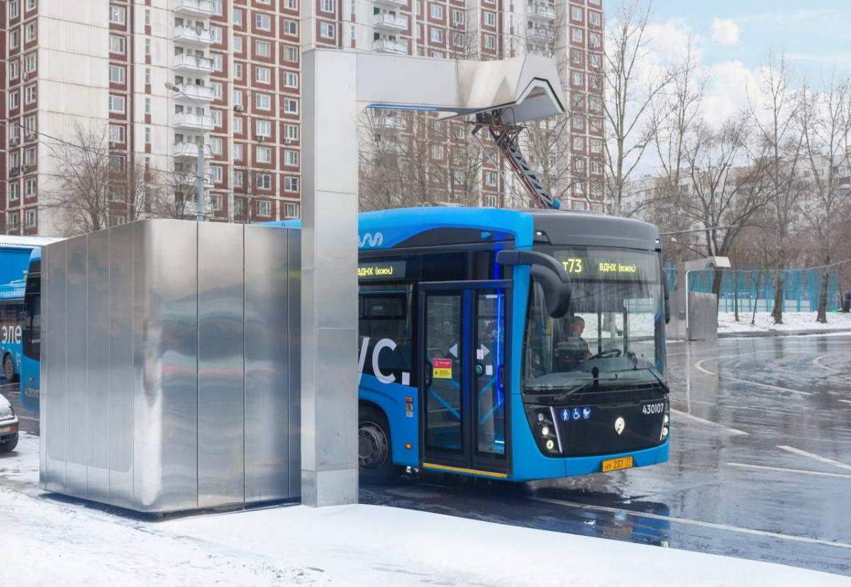 Moskva má 1 050 elektrických autobusů, všechny ruské výroby