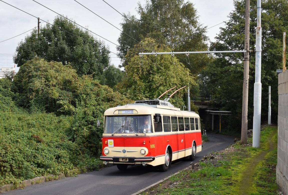 Teplický červeno-krémový trolejbus z roku 1980 opraví ve Zlíně