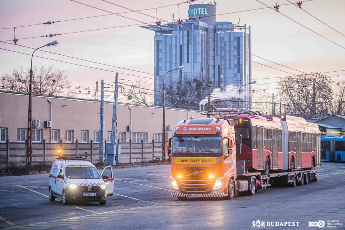 Do Budapešti přijel z Plzně první sólo trolejbus Trollino