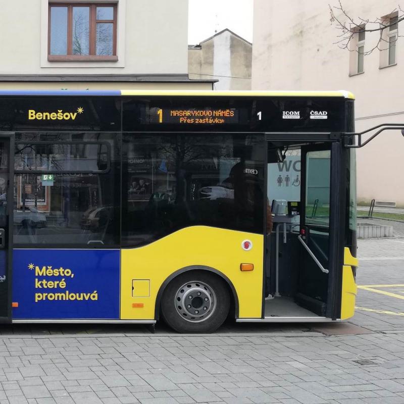 V Benešově dnes vyjely na linky MHD nové minibusy ISUZU NovoCiti Life
