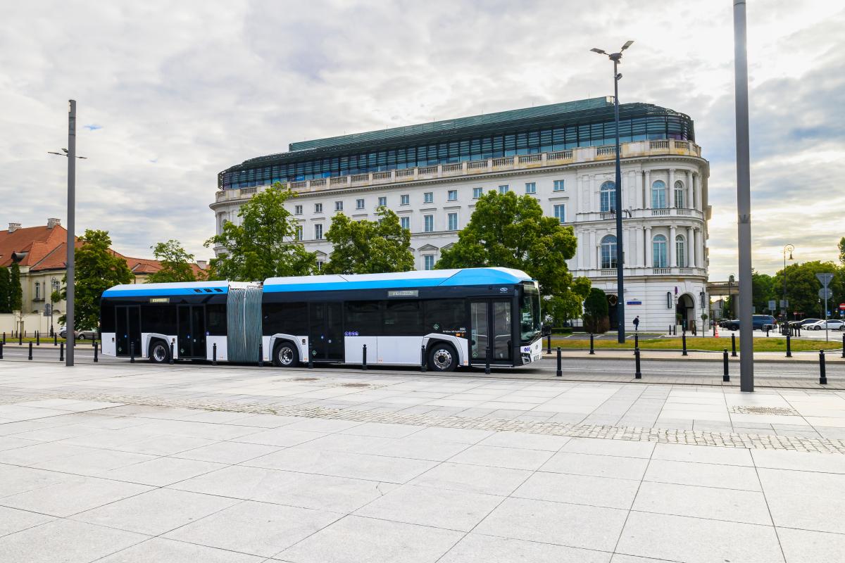 První objednávka kloubových autobusů na vodík pro Solaris