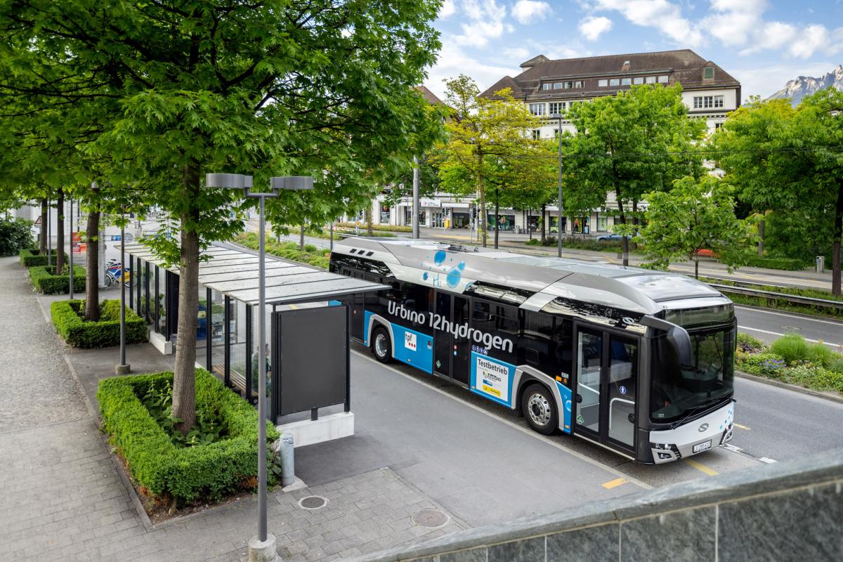 První objednávka kloubových autobusů na vodík pro Solaris