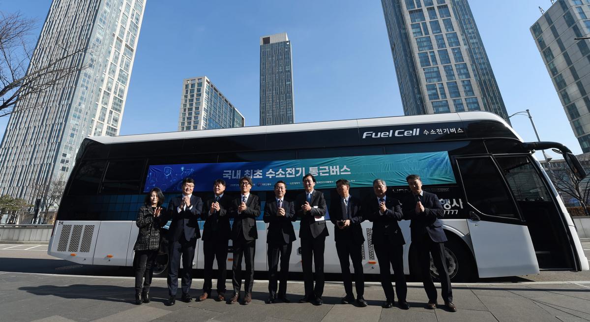 V jihokorejském Incheonu nasadí do konce příštího roku 700 autobusů na palivé články 