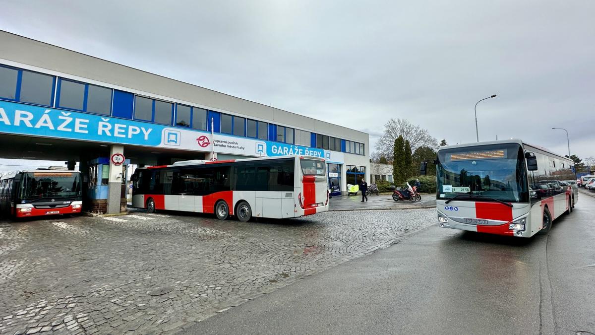 Ve vozovně Řepy jsou připraveny první nové autobusy IVECO CROSSWAY pro Airport Express