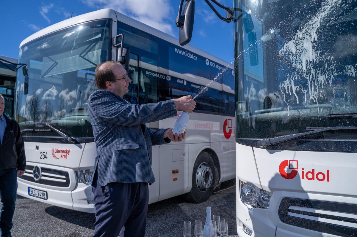 BusLine představil nové dálkové autobusy Mercedes Intouro