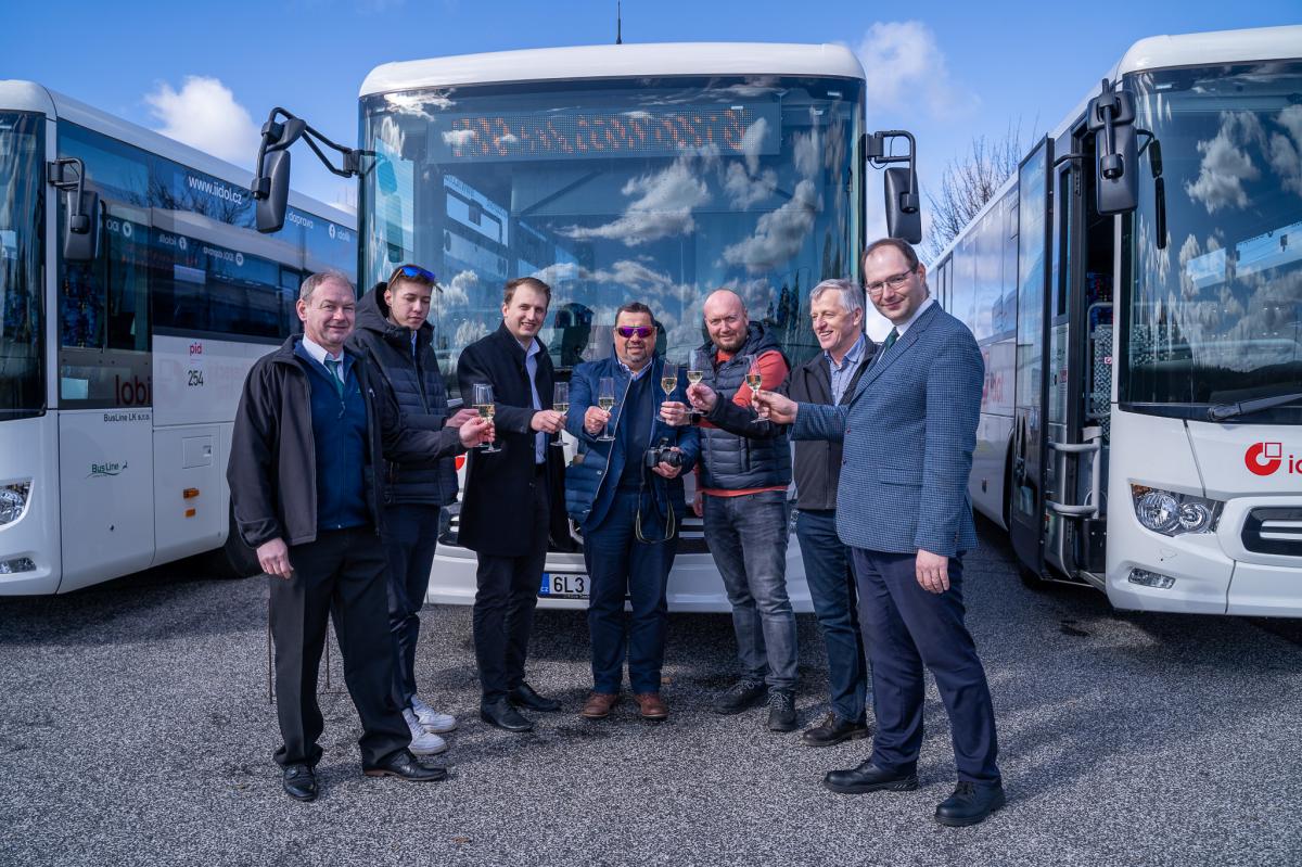 BusLine představil nové dálkové autobusy Mercedes Intouro